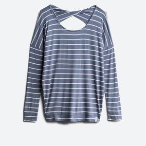 ANDREW MARC PERFORMANCE Fiah Twist Back Knit Top